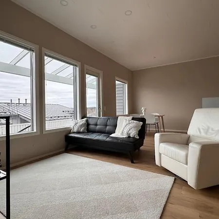 Private, Comfortable , Sauna, 2 Bedroom Διαμέρισμα *
